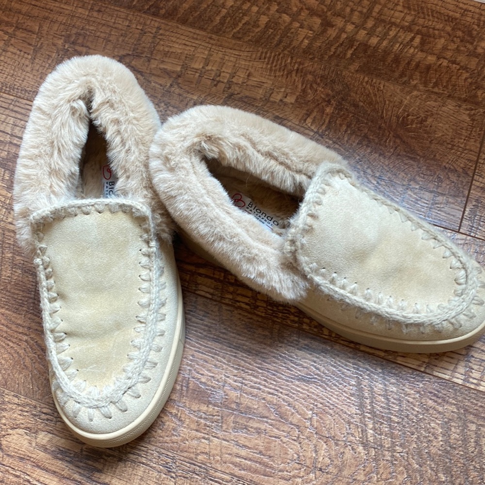 NWOT Blonde Waterproof Shoes